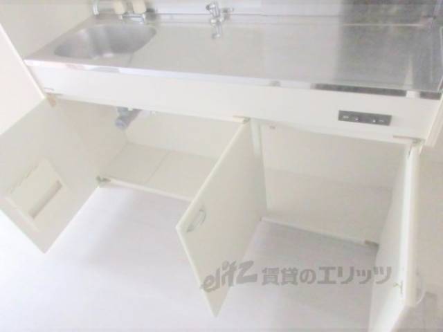 冷蔵庫置場　収納