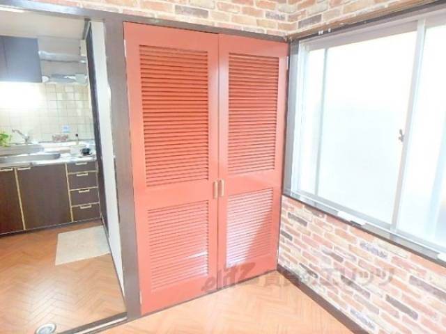 収納　レトロなデザインの収納です。