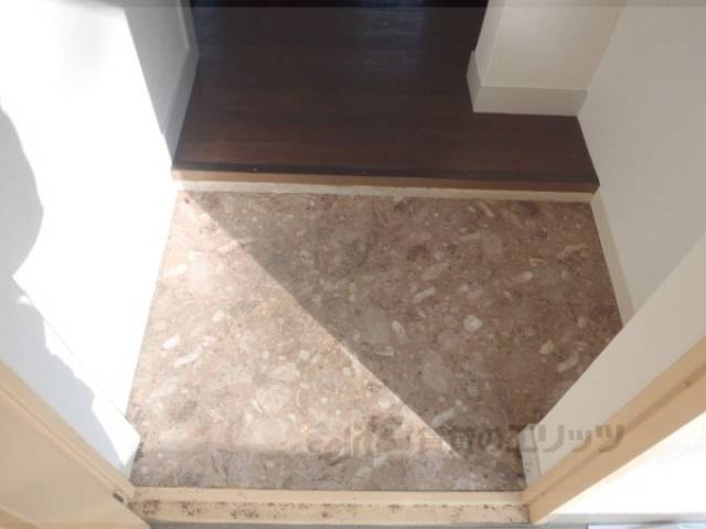 玄関　靴箱置けます