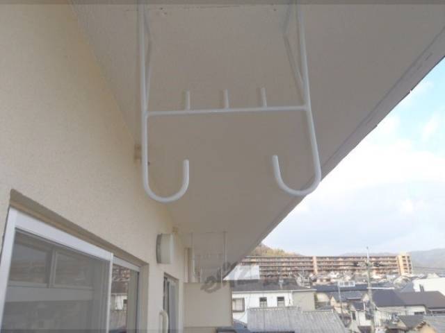 ベランダ　備え付け物干し台