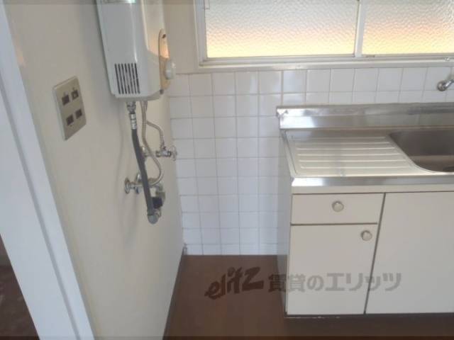 冷蔵庫置場　調理台横