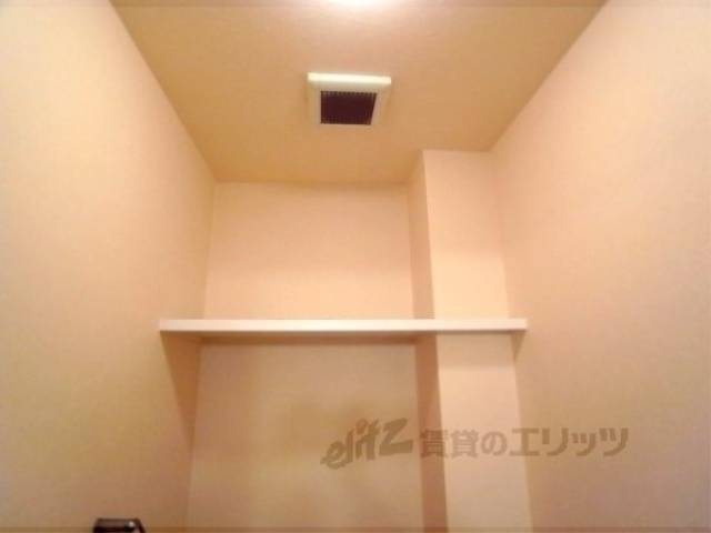 トイレ　トイレ上部収納