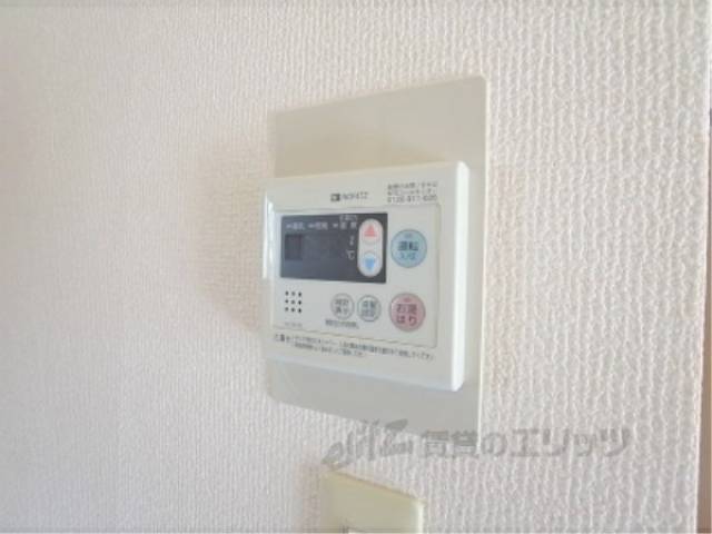 キッチン　給湯器リモコン