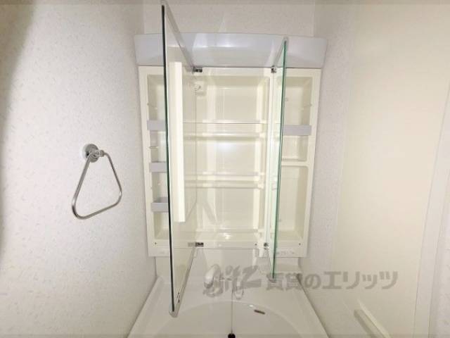 洗面所　鏡裏収納