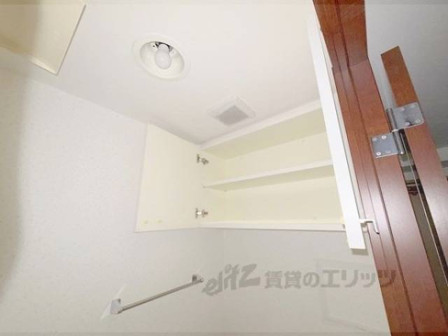 トイレ　上部収納