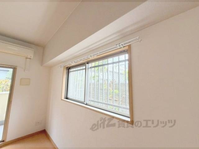 リビング　小窓