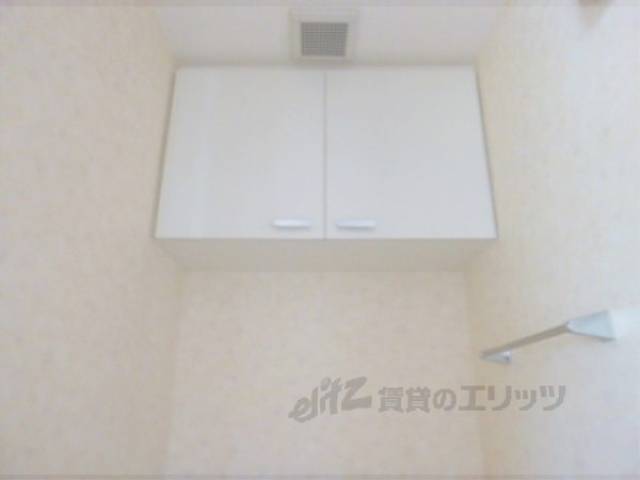 トイレ　上部収納棚