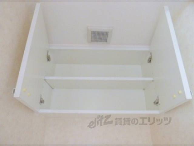 トイレ　上部収納棚