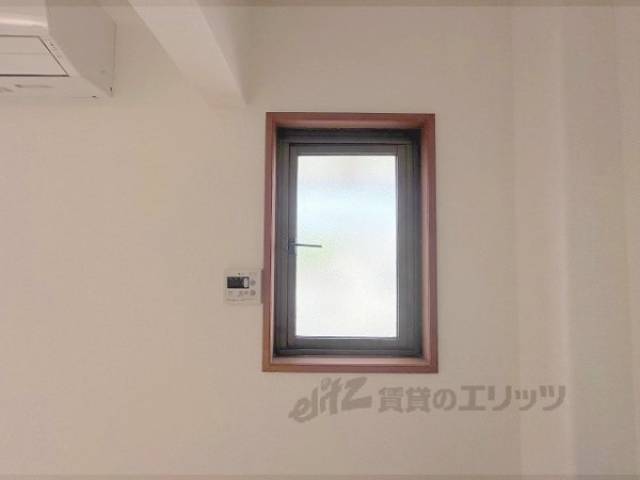 キッチン横の窓