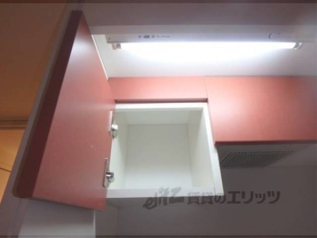 キッチン　上部収納