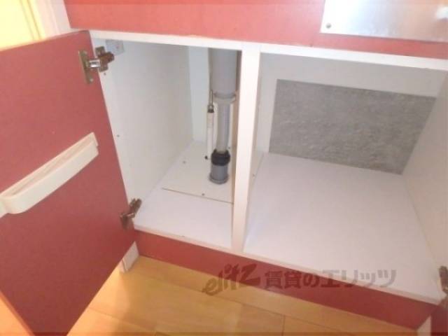 キッチン　下部収納　包丁入れがあり便利です