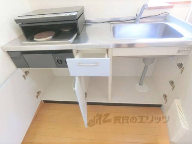 キッチン　下部収納　収納スペース