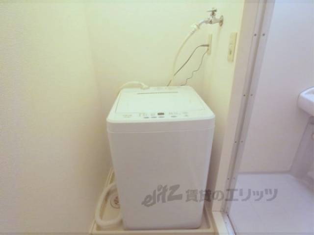 洗濯機置場　洗濯機