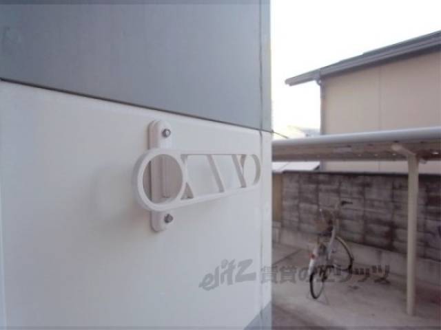 ベランダ　物干しざお掛け