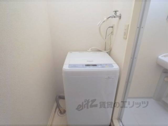洗濯機置場　洗濯機