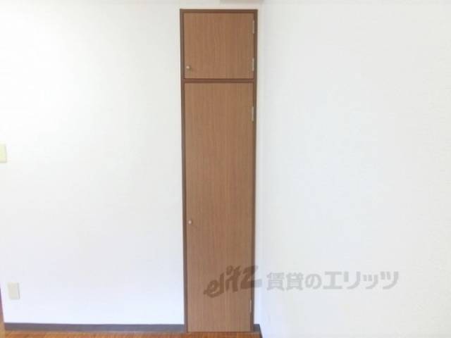洋室　収納