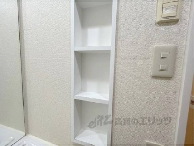 洗面所　横収納