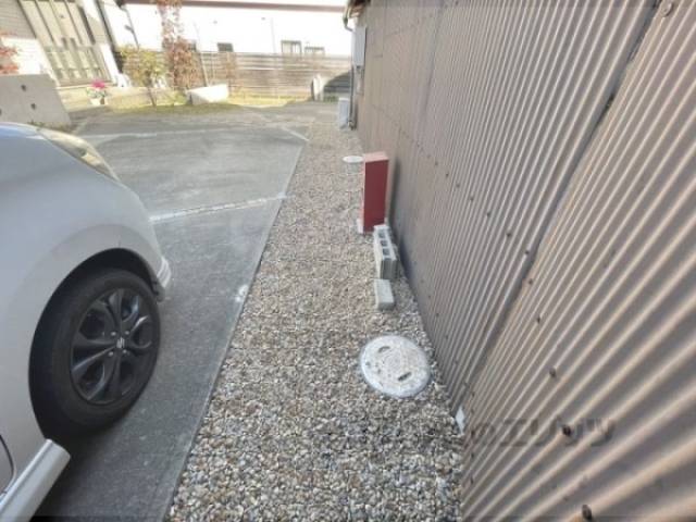 勝手口外