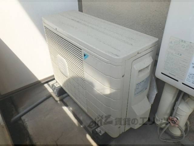 ベランダ　室外機