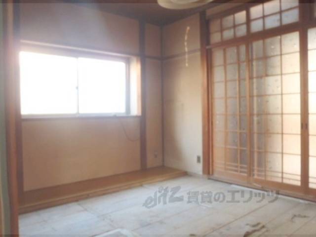 和室　１階和室　中部屋でも窓付き