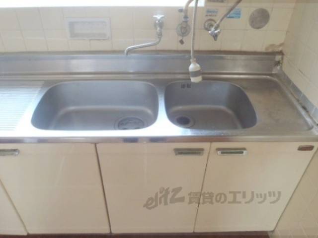 キッチン　シンクも２つ