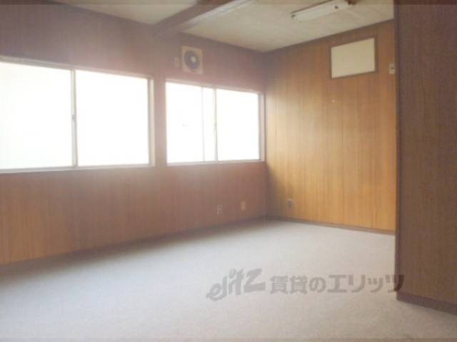 洋室　２階北側洋室　床はカーペット