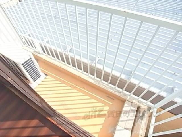 ベランダ　日当たりの良い南向きのベランダです