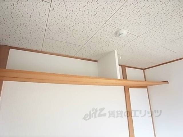 棚　ちょっとした物を置くのに便利ですよ