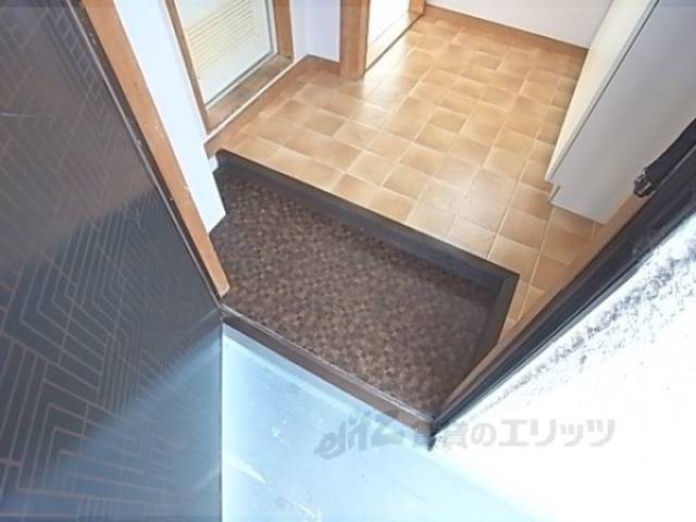 玄関　一人暮らしには十分な広さの玄関です