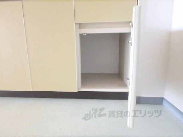 収納　キッチン下収納