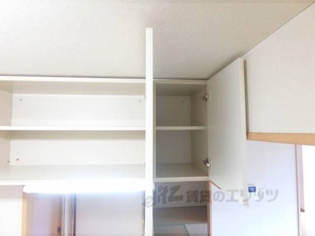 キッチン　上部収納