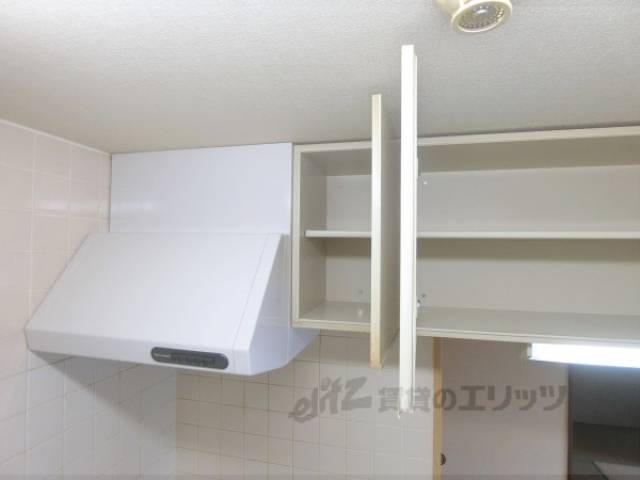 キッチン　上部収納