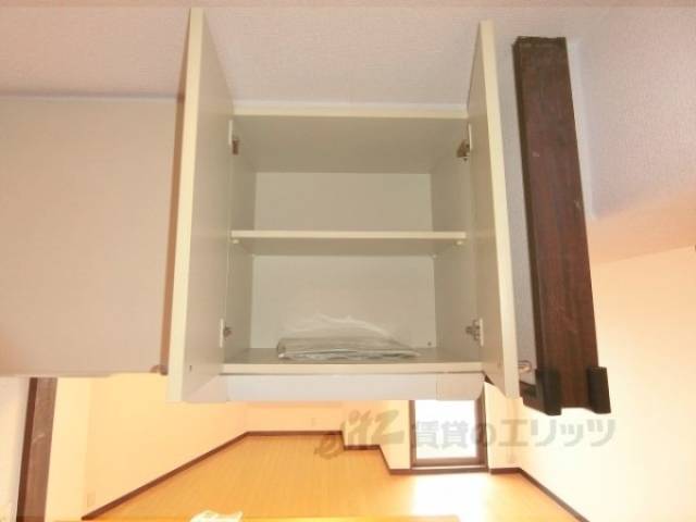 キッチン　上部収納