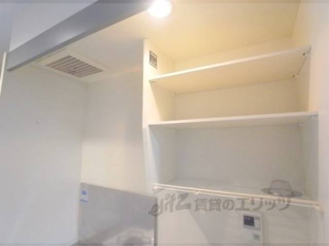 収納　キッチン上部
