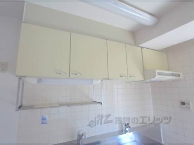 収納　キッチン上部