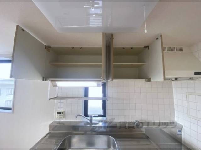 キッチン　上部収納