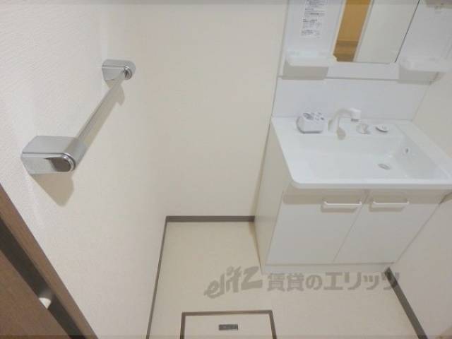 洗面所　収納棚スペース