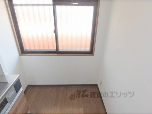 冷蔵庫置場　収納