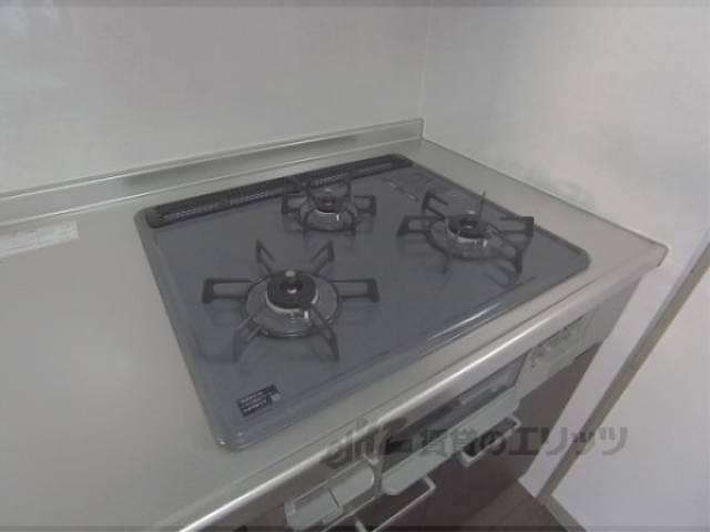 キッチン　3口コンロあります