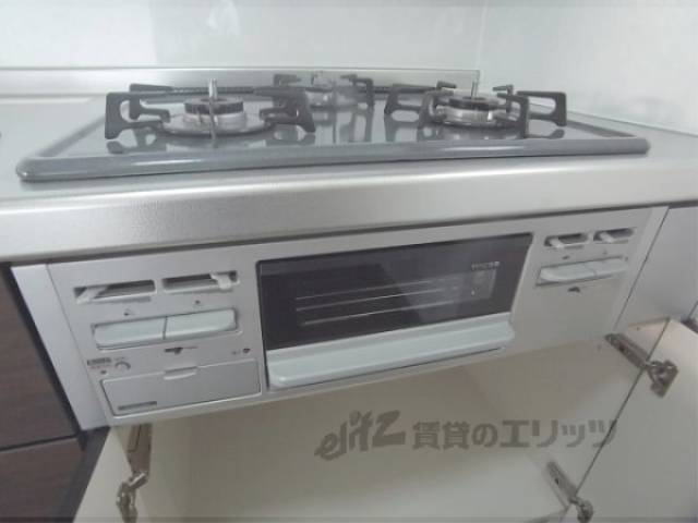 キッチン　魚焼きのグリルもついています