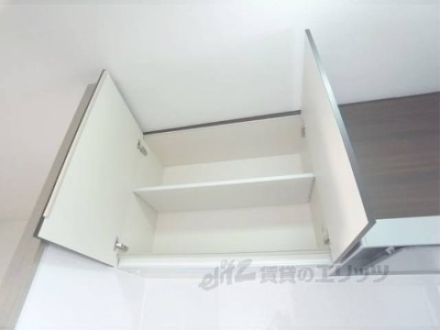 キッチン　上にも収納あります