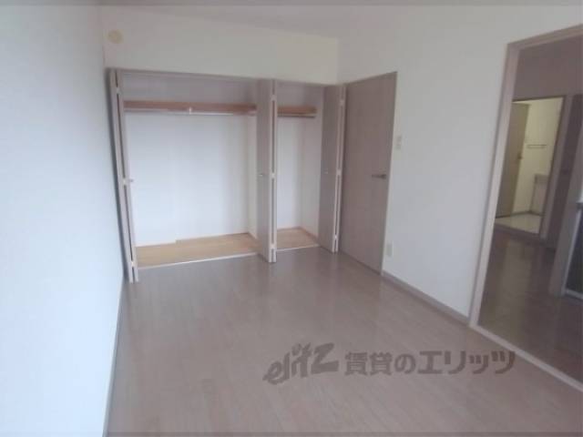 洋室　フローリングきれいです