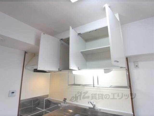 キッチン　上部収納