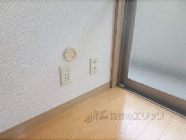 洋室　洋室コンセント差口