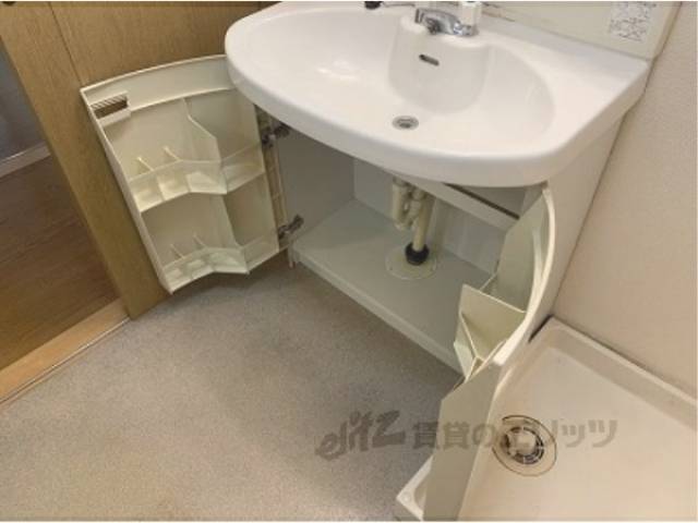 洗面所　下部収納