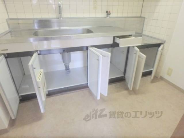 キッチン　収納下部