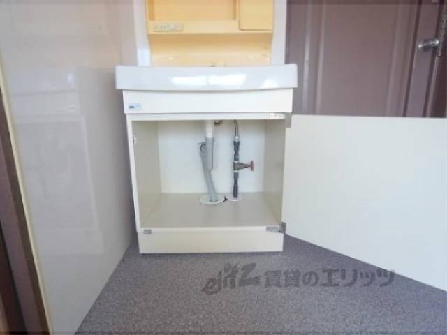 洗面所　下部収納