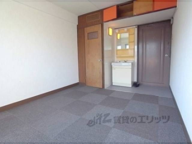 居室　一人暮らしには程よい広さです。