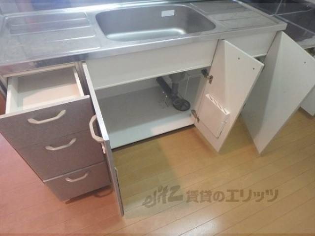 収納　キッチン下