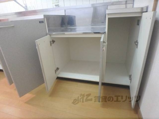 収納　キッチン下